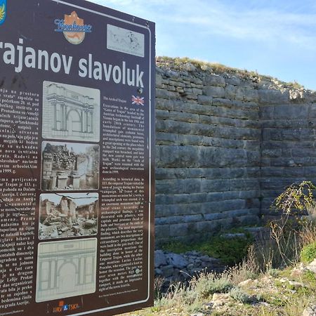 Apartmani Orhideja Gornji Karin Bagian luar foto