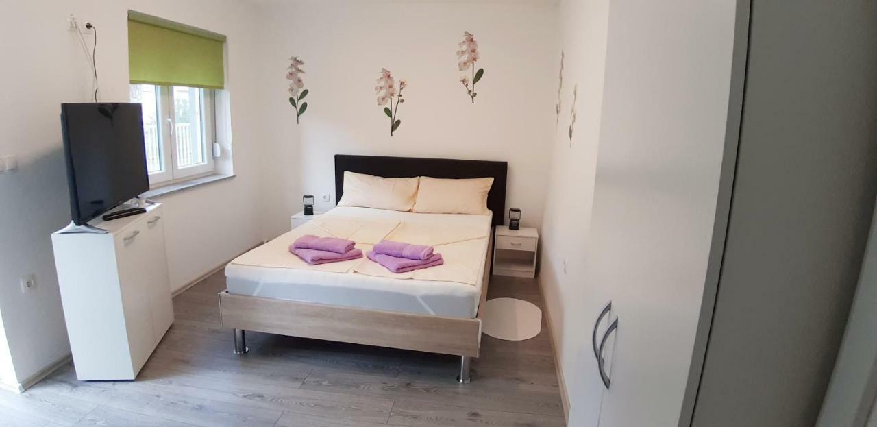 Apartmani Orhideja Gornji Karin Bagian luar foto